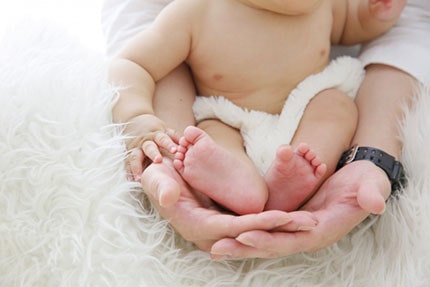 ホホバオイルは赤ちゃんでも使用できます。ヘアーカットだけでなくケアも大事